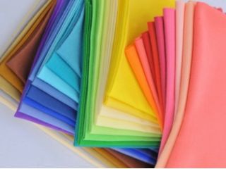 4シーズンカラー診断。ベースカラー診断の4倍のドレープを当てて更に詳しく分析します。