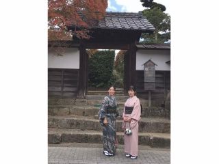 武家屋敷の門の前で記念撮影はいかがですか?