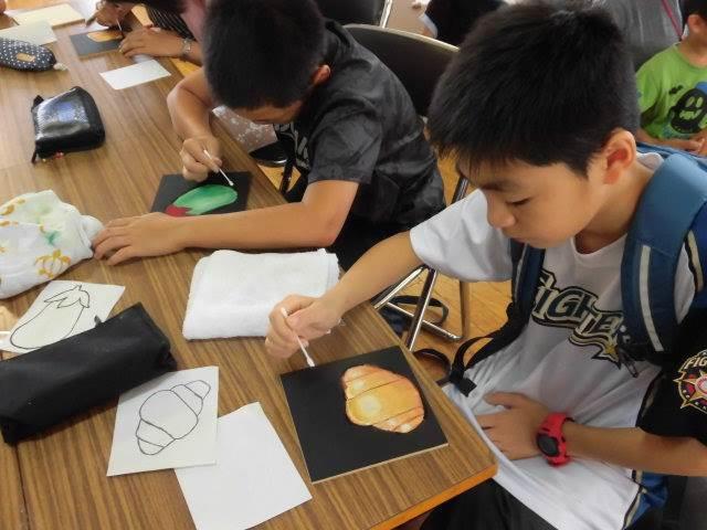 体験シーン 子どもさんも集中して行います。