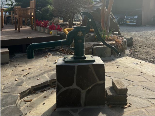 手押し井戸の体験ができます。