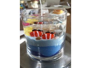八丈島のサンゴや貝殻を入れたジェルキャンドル。