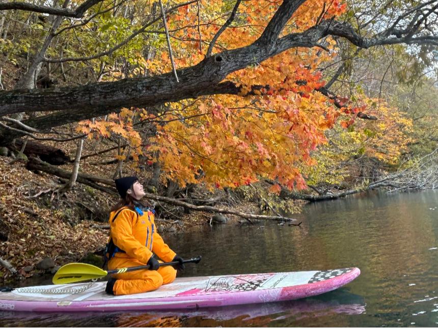 【SUP/札幌・支笏湖】水質11年連続日本一支笏湖の湖面を紅葉SUPクルージング...