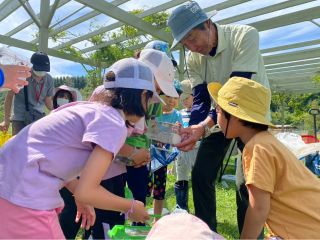 \子どもも大人も夢中になるひととき/