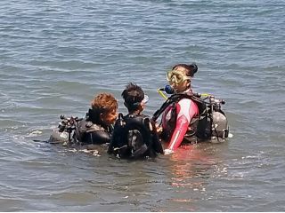 浅瀬で練習します