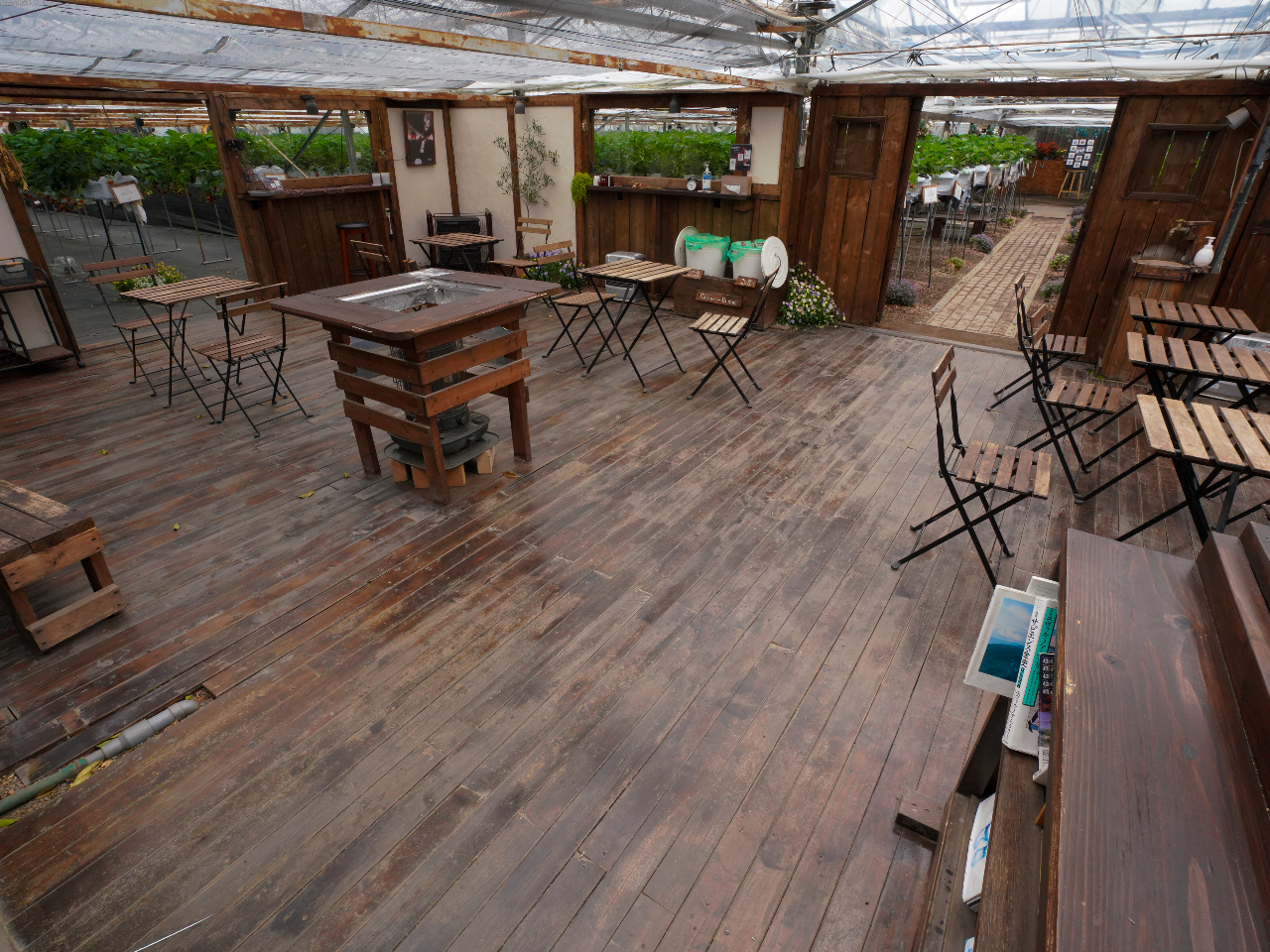 摘み取ったいちごをレストスペースでゆっくり食べていただくことも出来ます。