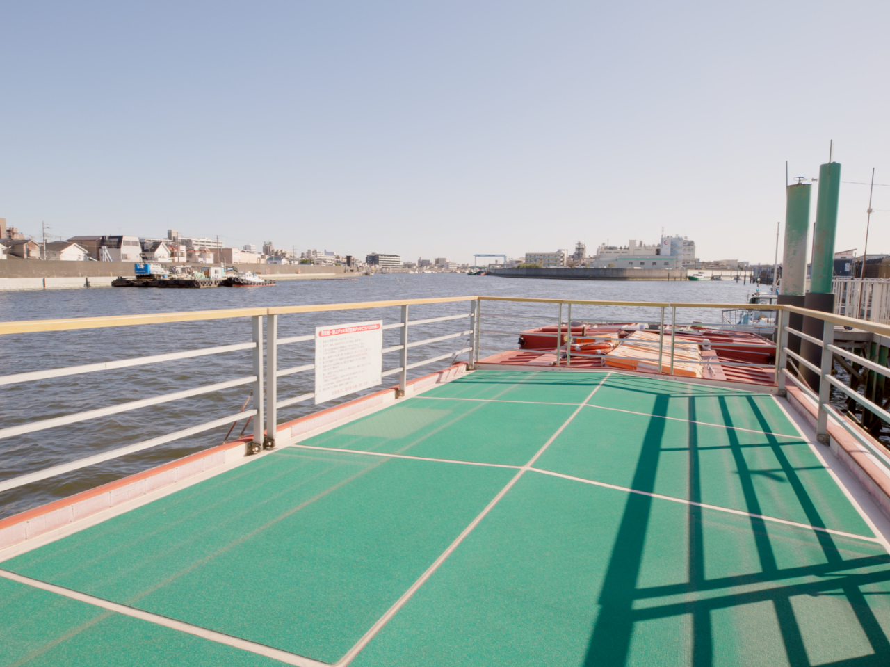 �┑���́A�W�]�f�b�L�Ŗ�i���y���߂܂�