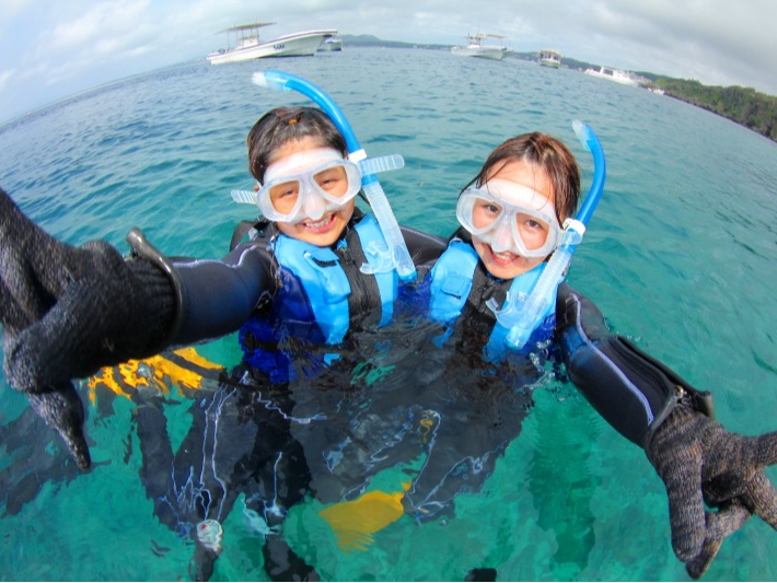 外洋ではカラフルな魚達に囲まれます♪