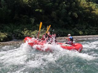 ちゃんと波のあるコースです!大きな瀬x3、中くらいx2、小さい瀬x1