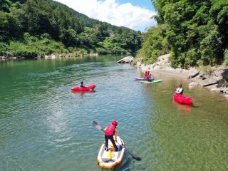 基本はサップやパックラフトなどのお試し体験とラフティングのコンボです。リクエストがあれば日によってカスタムツアーも可能です。