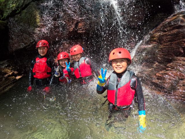 こちらはシャワークライミング。四国の山奥の秘境でお手軽アウトドアデビュー!