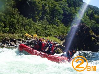 ラフティングガイド(インストラクター)になってみたい。リバーガイド資格がほしい。 川下りの技術がほしい。そんなリクエストにお応えしたプログラムです。