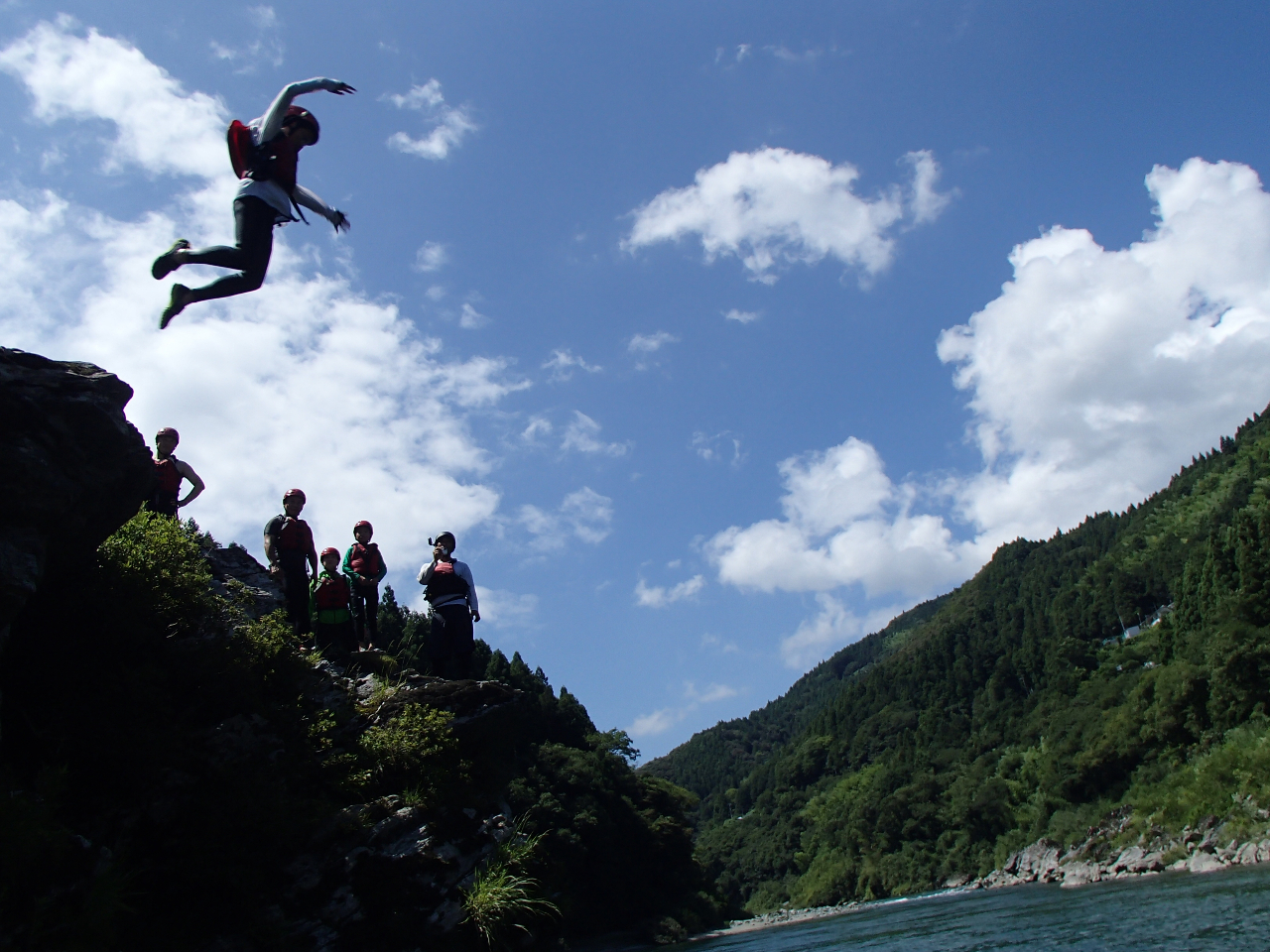 ]҂ɂ͊₩̔э݂ē܂B