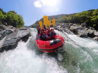 憧れの四国吉野川で気分爽快・半日ラフティング!