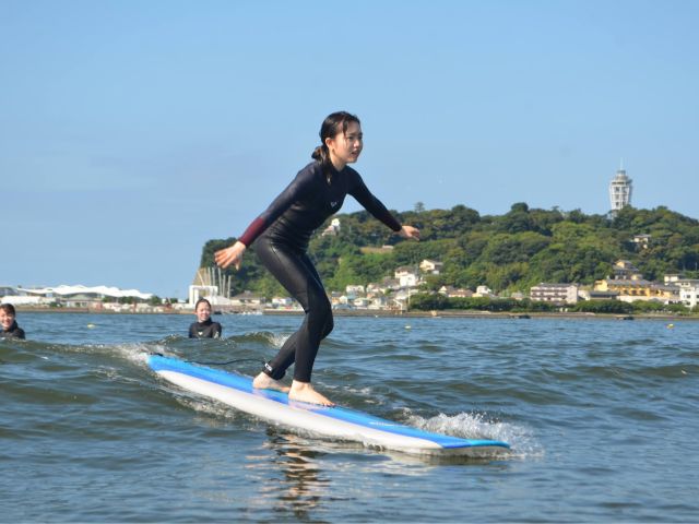 江ノ島バックに思い出のサーフィンスナップ