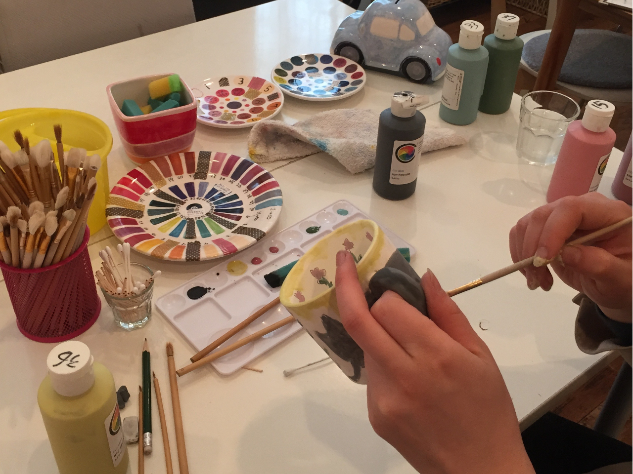 お絵かき感覚のポタリー 陶器の絵付け 体験 高円寺駅からすぐ ぽたかふぇ じゃらん遊び体験 お絵かき感覚のポタリー 陶器の絵付け 体験 高円寺駅からすぐ ぽたかふぇ じゃらん遊び体験