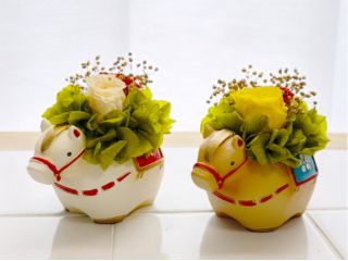 ホワイトとベージュ、2色展開です。