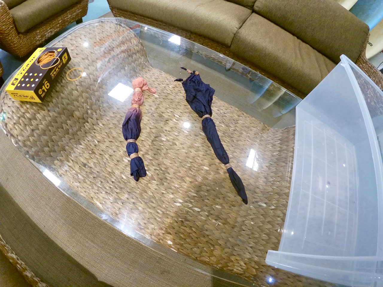 輪ゴムで縛り希望の色に染めよう!