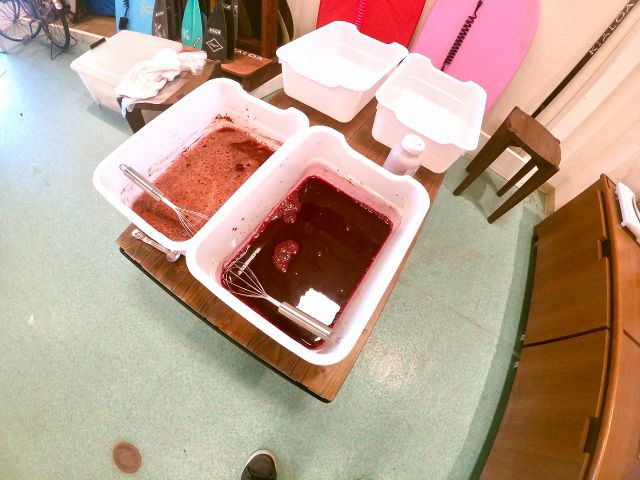 染料は植物から抽出した自然由来の安心安全な物を使用しています。