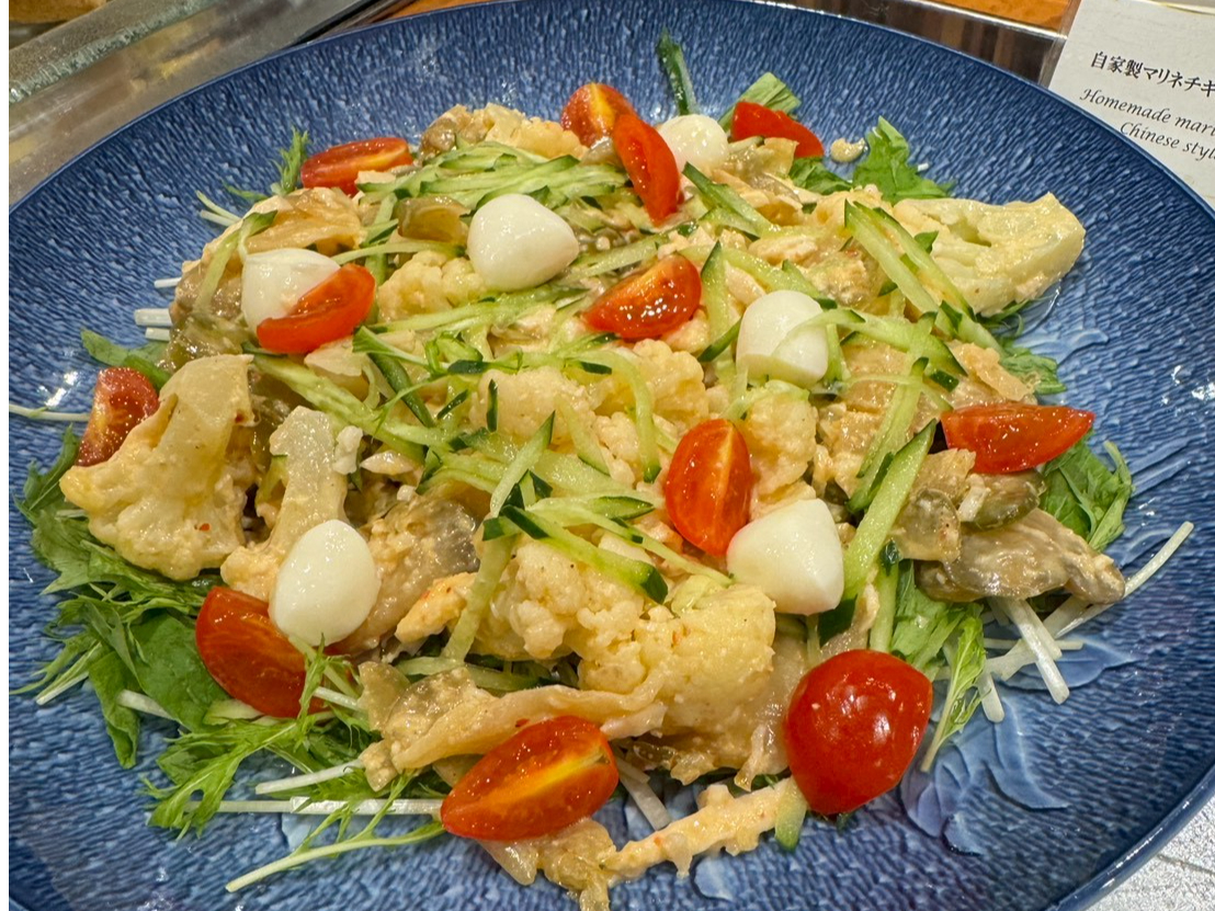 自家製マリネチキンの中華風サラダ