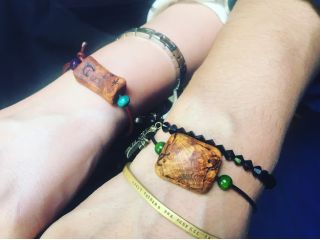 屋久杉をカットして、磨いてブレスレットに仕上げた体験。