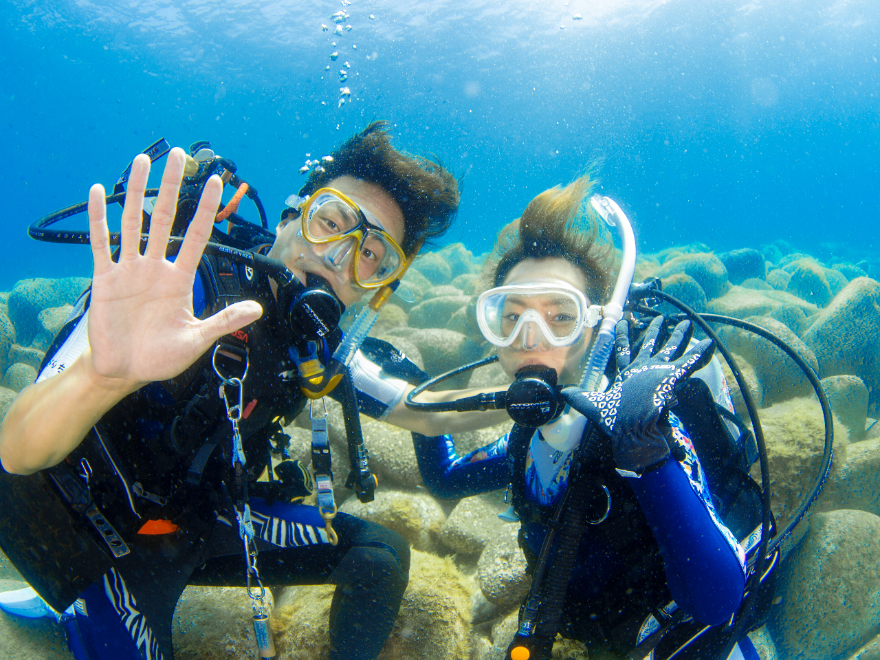 ダイアモンド社発表の「全国海水浴場きれいな水質ランキング」で、毎年ベスト10入りする海で実習をやっています