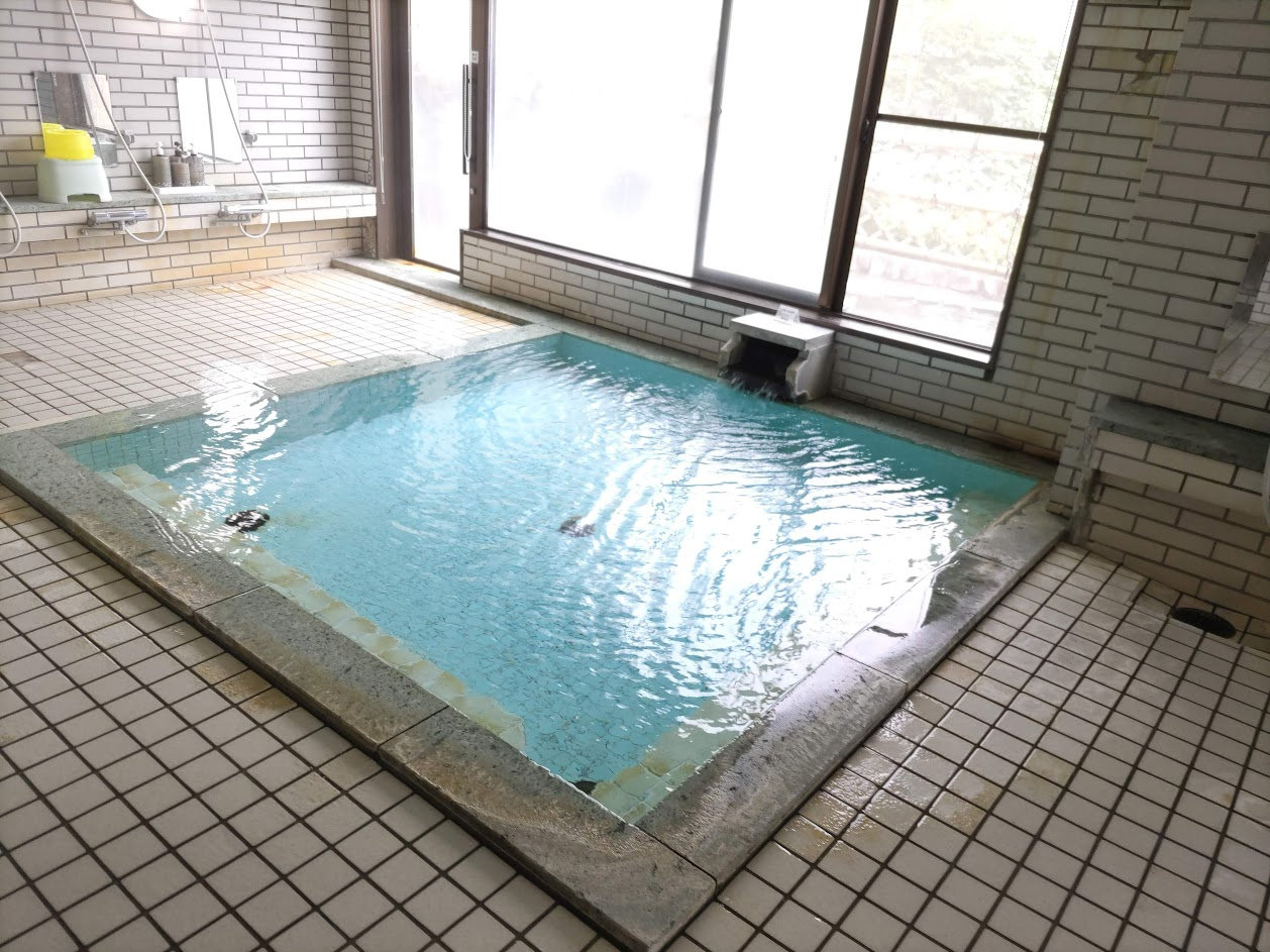 �j������