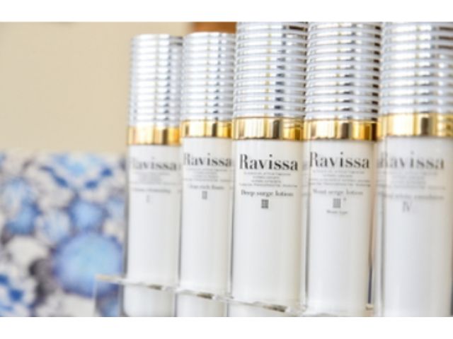 スキンケアには、人気のRavissaを使用します