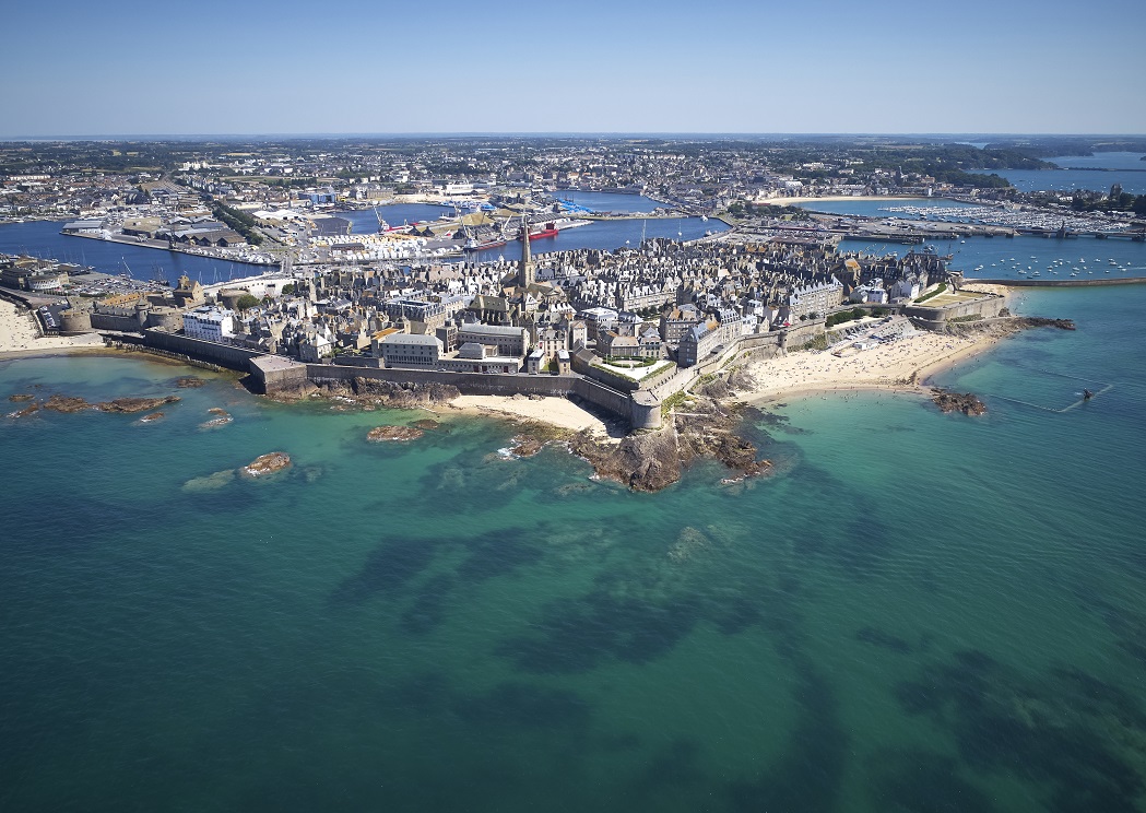 フランスブルターニュ地方サンマロで誕生