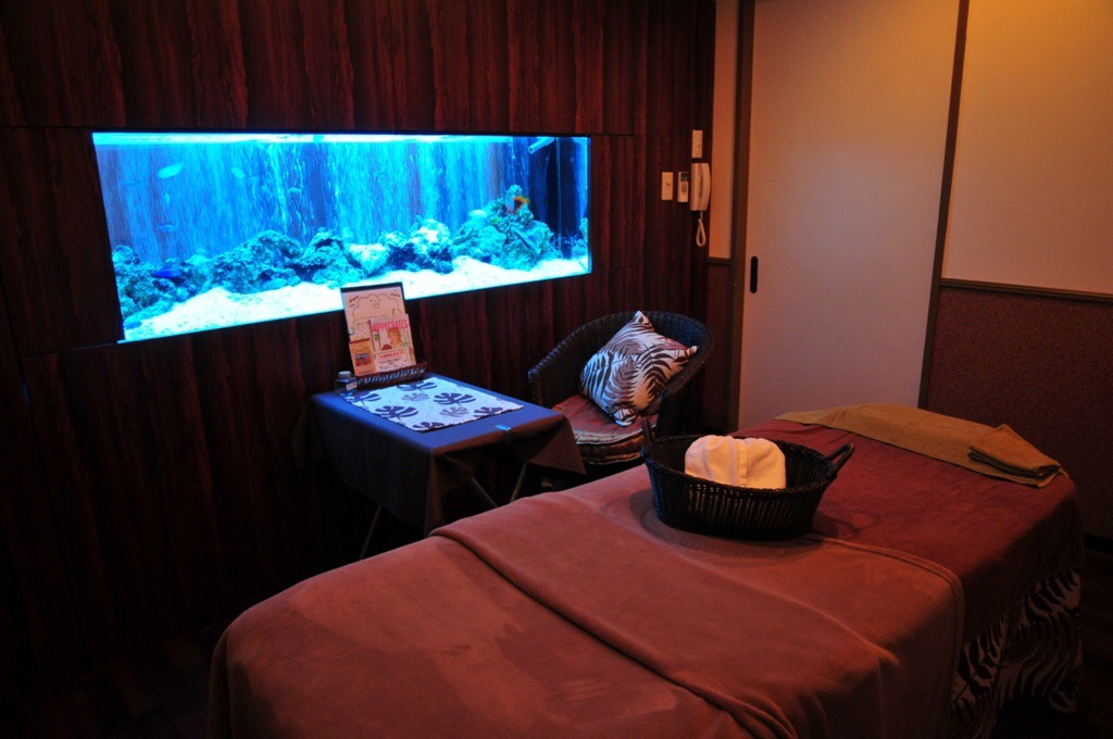 大型水槽・完全個室でアクアリウムセラピーと施術を同時に堪能