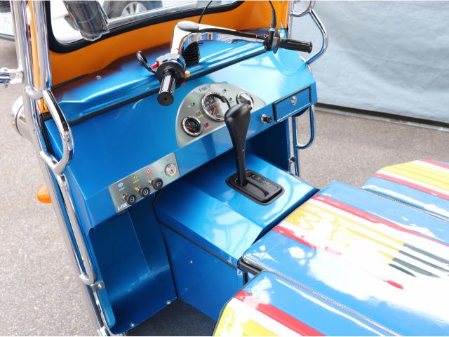 またいで運転しますので、ミニスカート注意です。