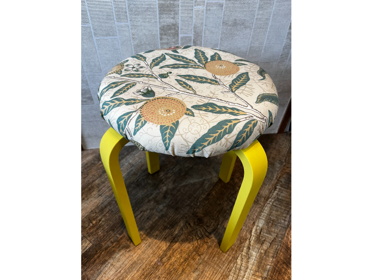 Moriss & CoiFruitj̐ngpt@ubNXc[