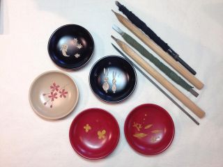 「彫漆」の見本と道具