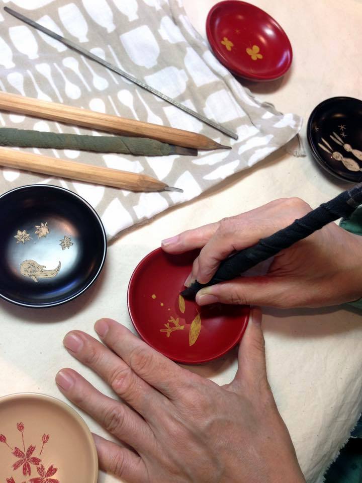 先生のお手本を見ながら