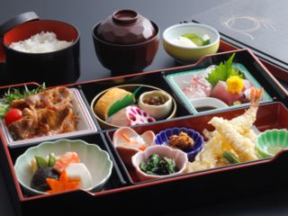 松花堂C(お肉、お刺身、天ぷら、煮物、焼魚、他)