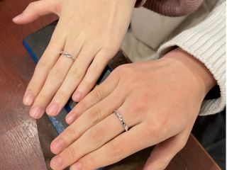 シルバー2ミリ幅をネジリを入れたペアリングに仕上げていただきました。