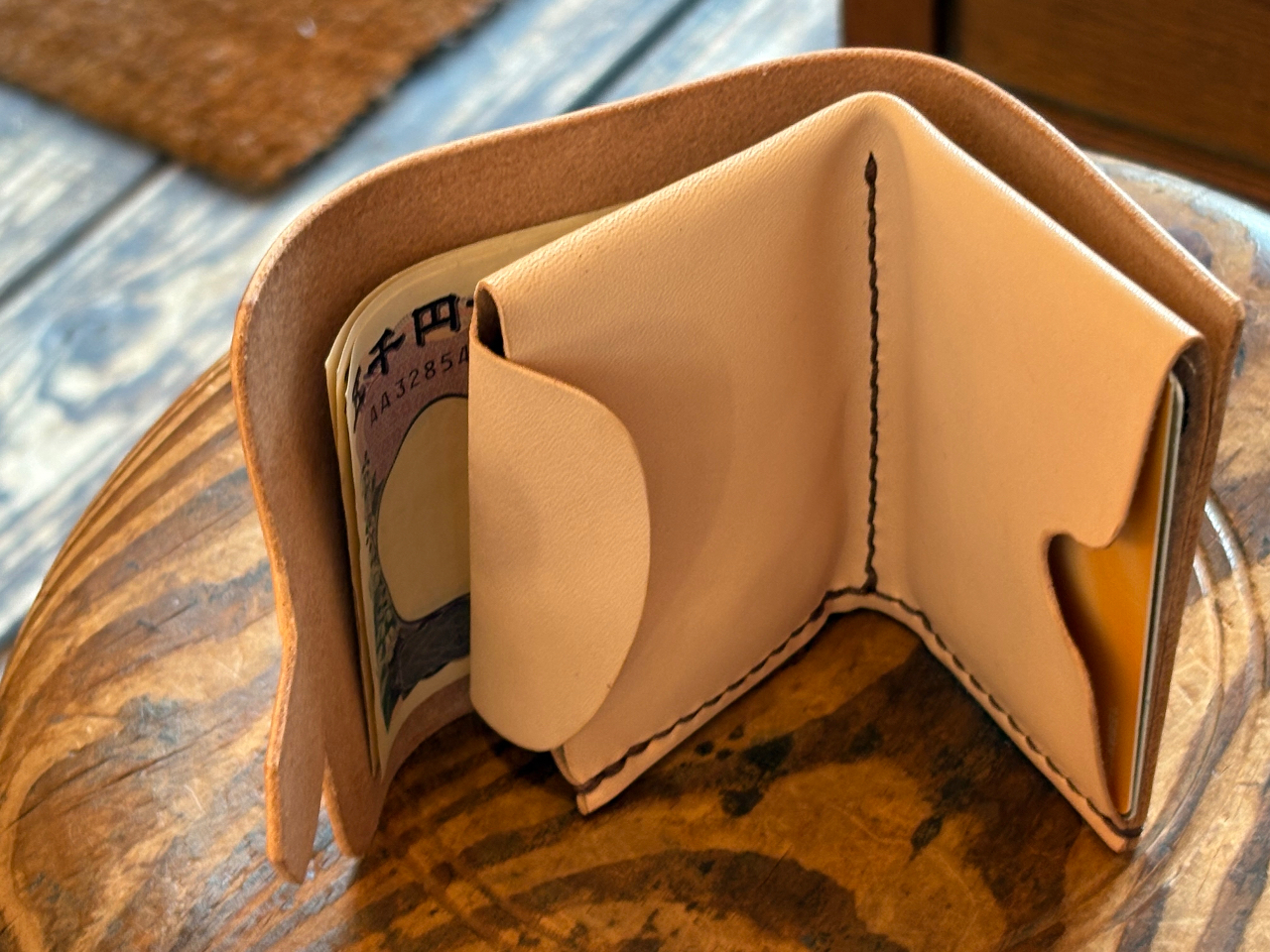 RpNgz̃RCP[X͑傫J܂BJ[h͐BzbNނ؎gĂȂ̂ŉƂ낪܂BICeiX݂̂ŉ\Ng܂B