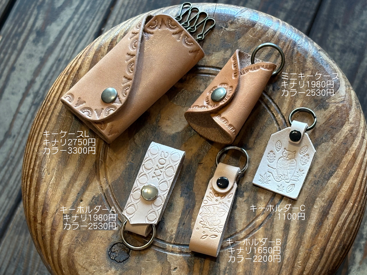 �L�[�z���_�[����уL�[�P�[�X�e�^�C�v�ł��B���̏�ŐF��I��ł��������܂��B�J���[�i�ԁE�΁E���E���j�̂���]�����܂��Ă�����͂��\����B