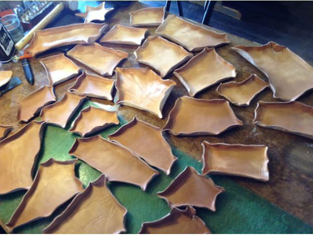 ���U�[�g���C�͑S���`���قȂ�܂��B�ŏ��T�C�Y��4�`5cm�l���ōŒᗿ��550�~�ƂȂ�܂��B�傫�����̂̓}�l�[�g���C�p���炢�܂ł���܂��B