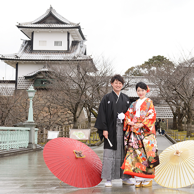 金沢城石川門前でも写します。