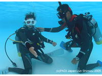 プールで体験ダイビング 始めてみなくちゃ わからない!