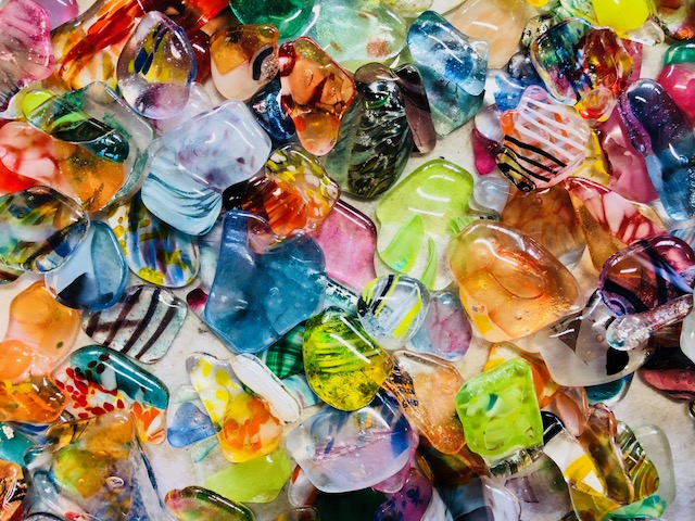 選んでいただくガラスパーツの一部です♪スタッフが素敵にフュージングいたしました^^