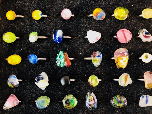 こちらは販売している指輪の一部です♪(1,080円)