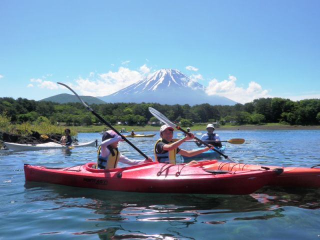 東京 静岡 山梨からアクセス 本栖湖半日カヤック体験 一人乗りコース 湖面へ漕ぎ出し富士山を眺めよう アクアトレイル アウトフッターフジ じゃらん遊び体験 東京 静岡 山梨からアクセス 本栖湖半日カヤック体験 一人乗りコース 湖面へ漕ぎ出し富士山を眺めよう アクアトレイル アウトフッターフジ じゃらん遊び体験