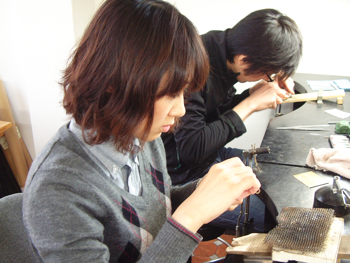 Vo[̍ޗmRg؂邱Ƃn߂܂ȂA@ŃoǑ`ɂȂ܂