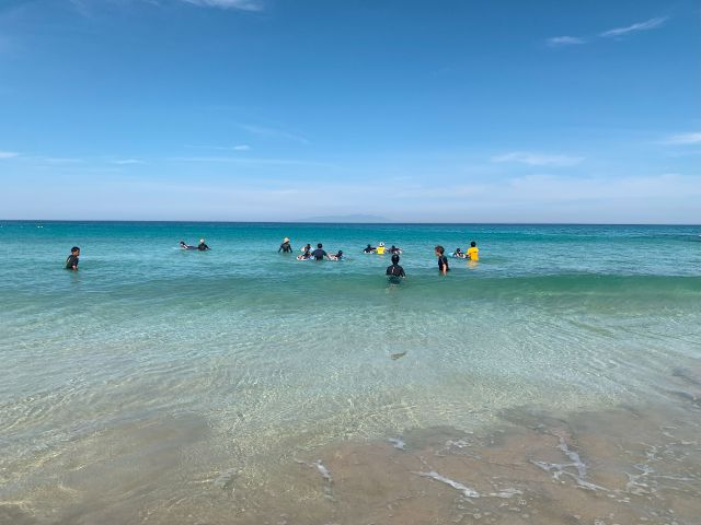 透明度抜群、綺麗な海でサーフィンデビュー!
