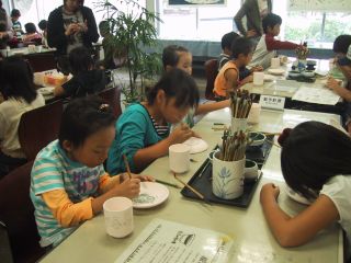 絵付け風景♪ご自分用やプレゼント用に作ってみませんか??