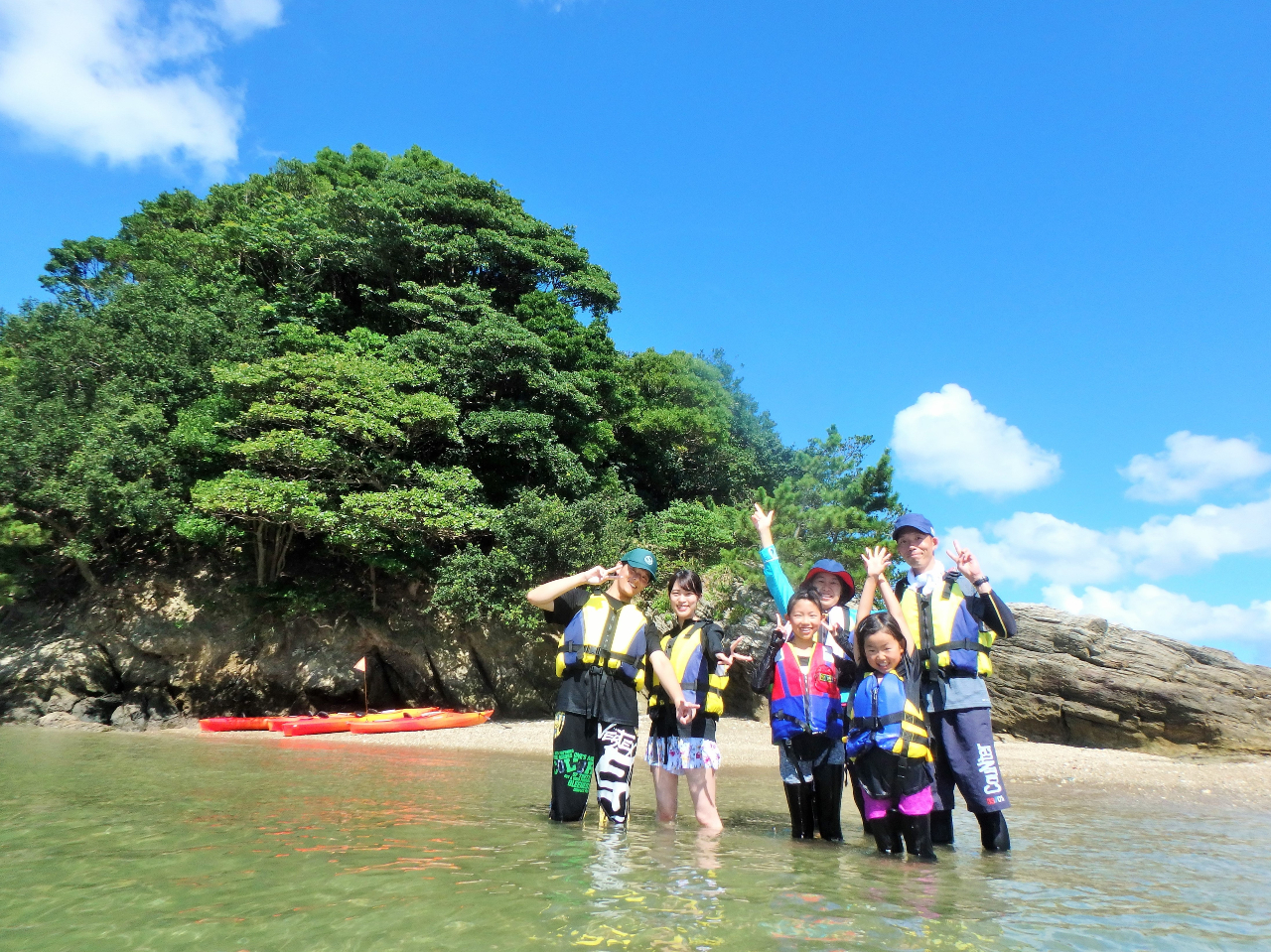 無人島でちょっぴり休憩!(潮の満ち引きや風によっては無人島に上陸しない場合もあります)