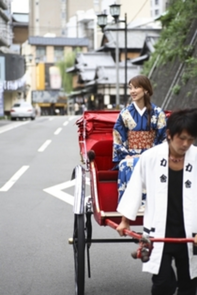 人力車に揺られて道後の歴史に触れてみて!