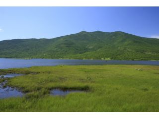 知床最大の湖「羅臼湖」。