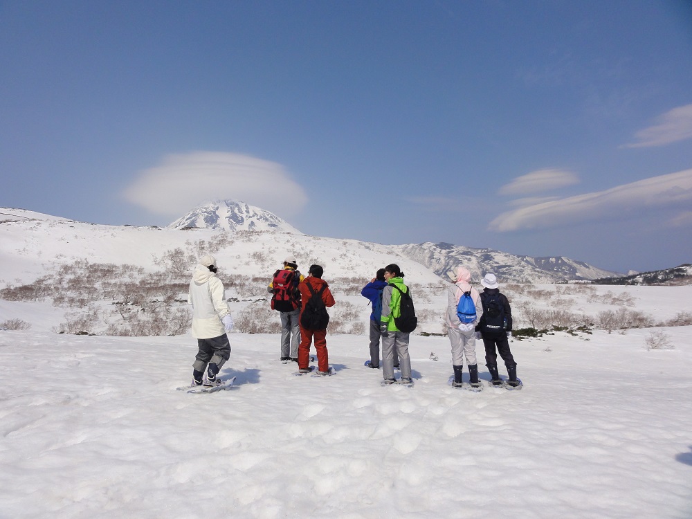 �{�B�ł�2000���[�g���ȏ�̎R�ɑ���������ł��B���n������̐ጴ�Ɍ����܂����A�؁X�͂��̐�̉��Ő������҂��Ă��܂��B